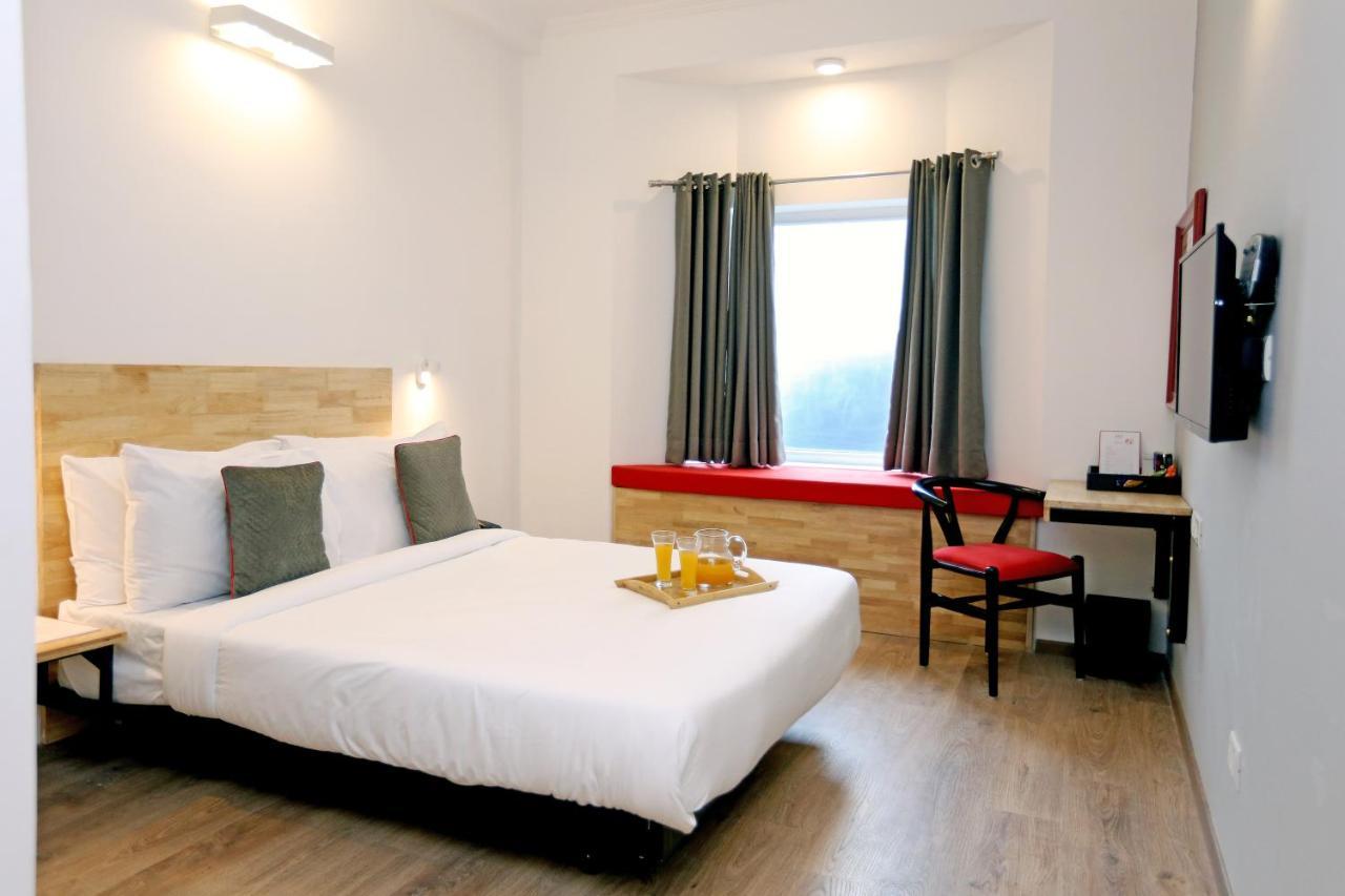 Oyo Townhouse 17 Huda City Center Near Leisure Valley Park Gurgaon Exterior photo