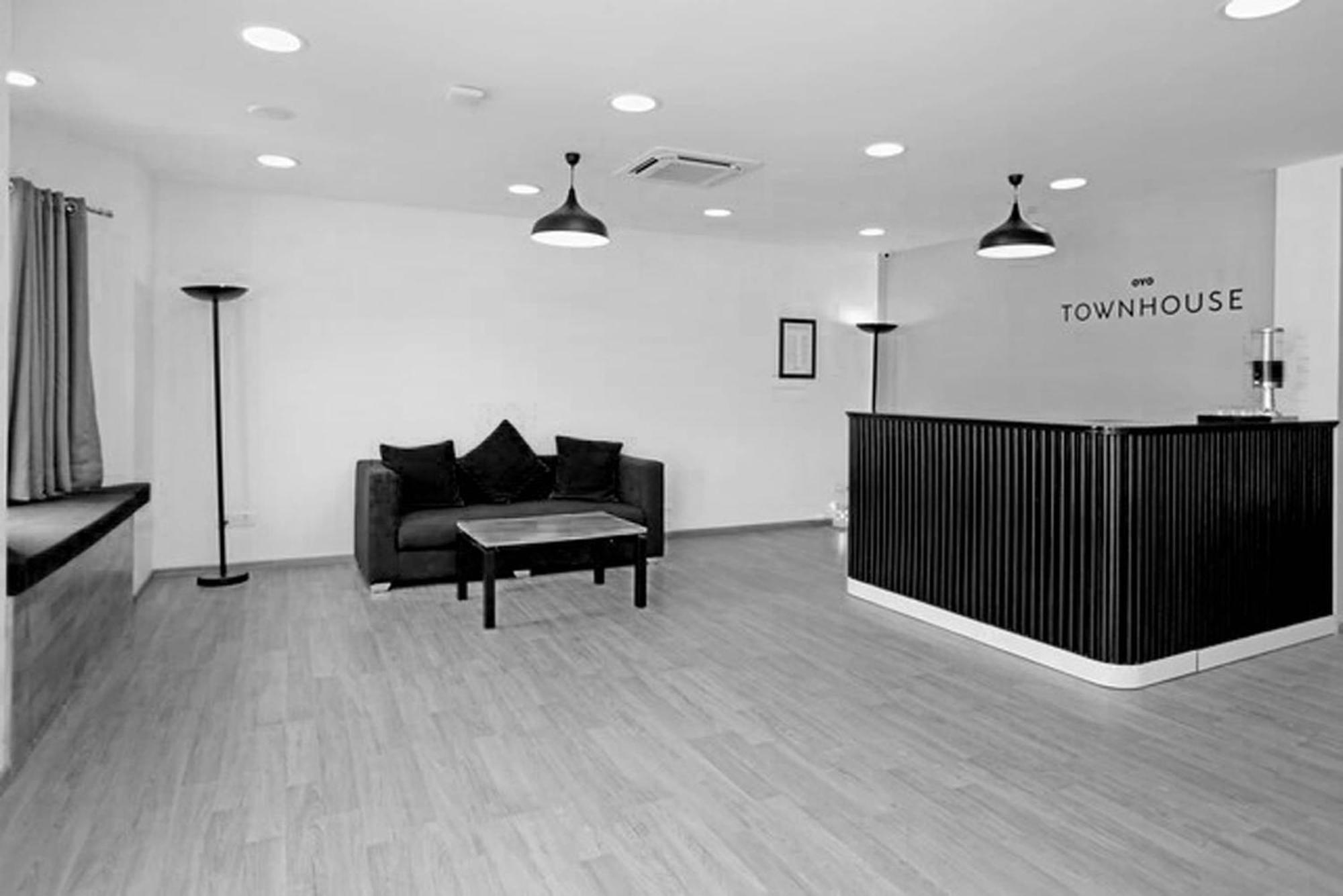 Oyo Townhouse 17 Huda City Center Near Leisure Valley Park Gurgaon Exterior photo
